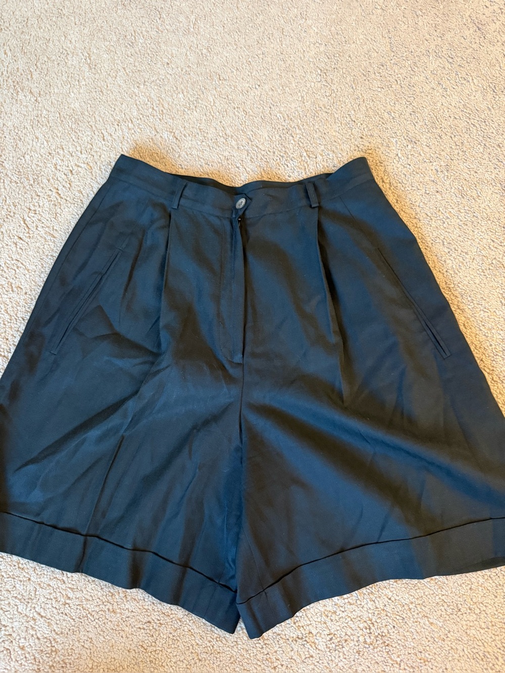 Vintage DKNY Silk-Blend High-Waist Black Women’s Tailored Shorts 8